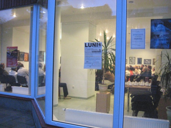 Pirmasis LUNI užsiėmimas Plungėje 2009 m. rugsėjo 24 d. LUNI skelbimas kviečia užeiti į vidų